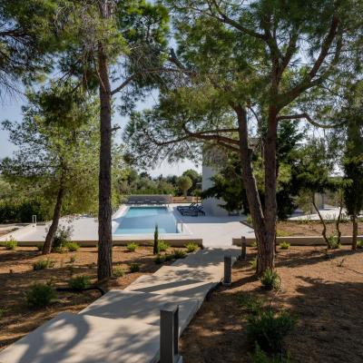 Akrotiri Suites
